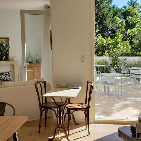 La Bastide D'Alix Bed & Breakfast เออกีส์ ภายนอก รูปภาพ
