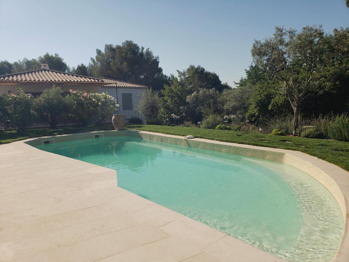 La Bastide D'Alix Bed & Breakfast เออกีส์ ภายนอก รูปภาพ