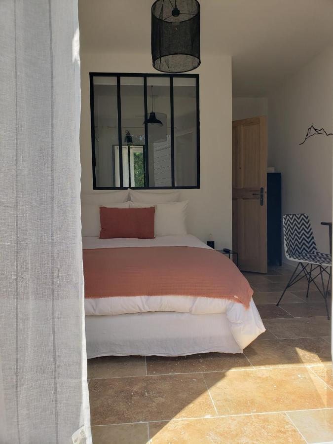 La Bastide D'Alix Bed & Breakfast เออกีส์ ภายนอก รูปภาพ