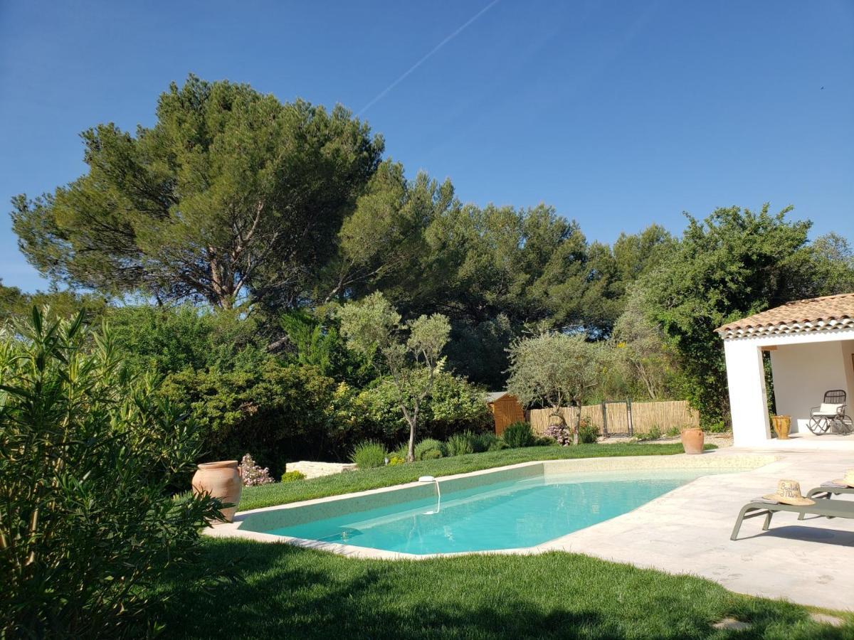La Bastide D'Alix Bed & Breakfast เออกีส์ ภายนอก รูปภาพ