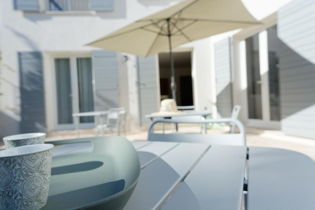 La Bastide D'Alix Bed & Breakfast เออกีส์ ภายนอก รูปภาพ
