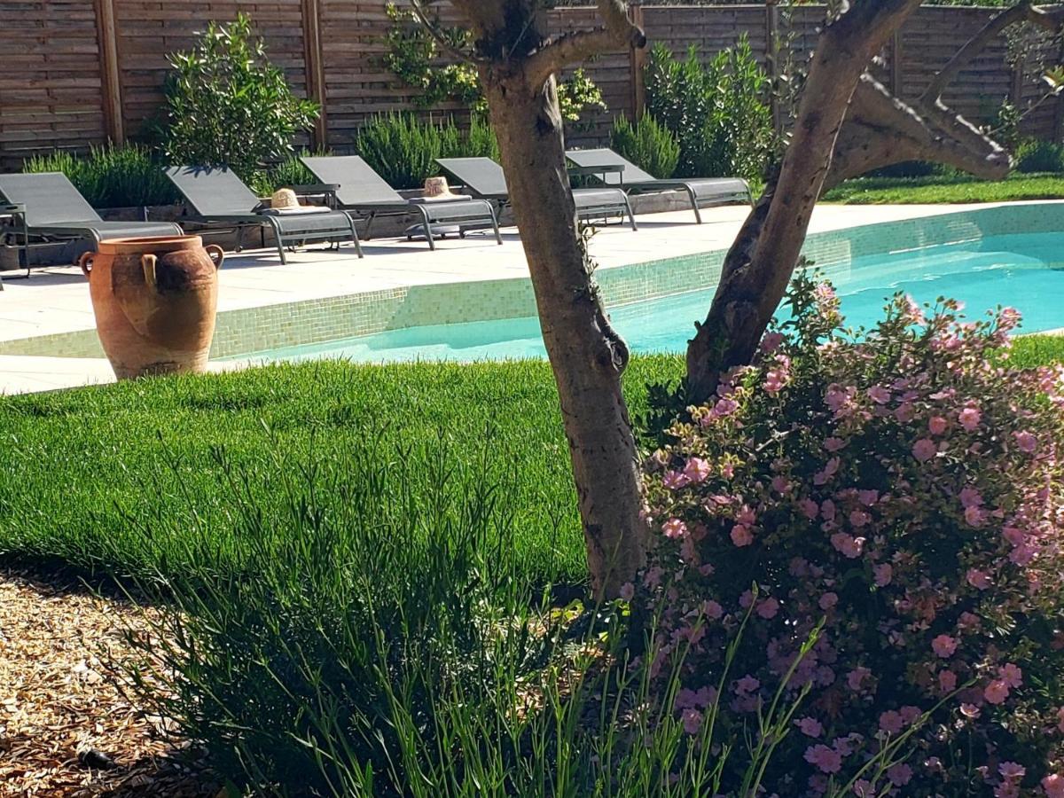 La Bastide D'Alix Bed & Breakfast เออกีส์ ภายนอก รูปภาพ