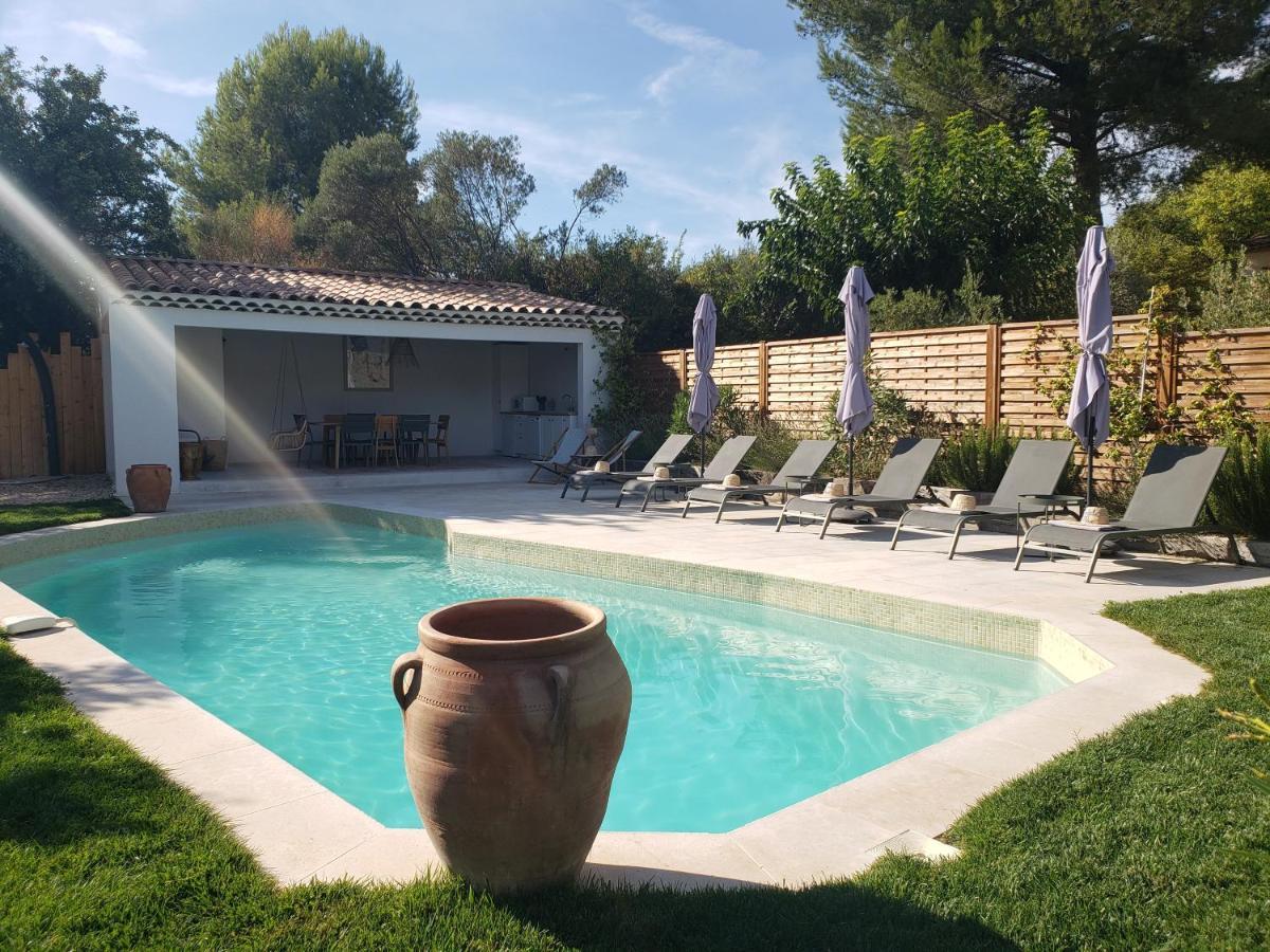 La Bastide D'Alix Bed & Breakfast เออกีส์ ภายนอก รูปภาพ