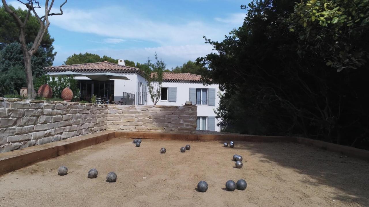 La Bastide D'Alix Bed & Breakfast เออกีส์ ภายนอก รูปภาพ