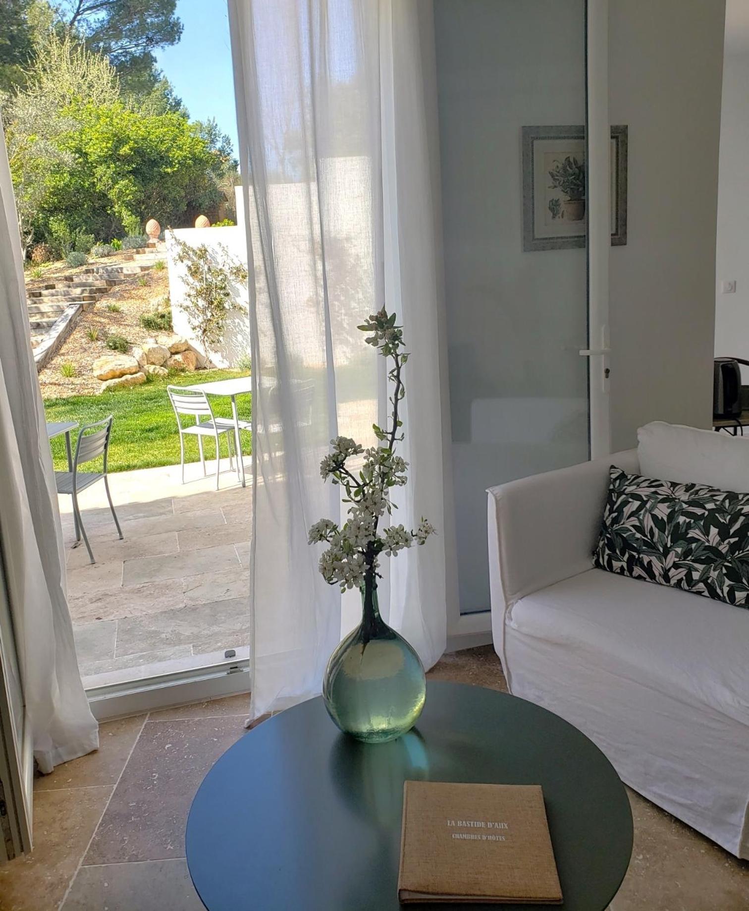 La Bastide D'Alix Bed & Breakfast เออกีส์ ภายนอก รูปภาพ
