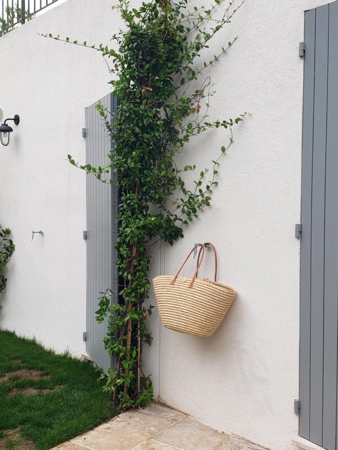 La Bastide D'Alix Bed & Breakfast เออกีส์ ภายนอก รูปภาพ