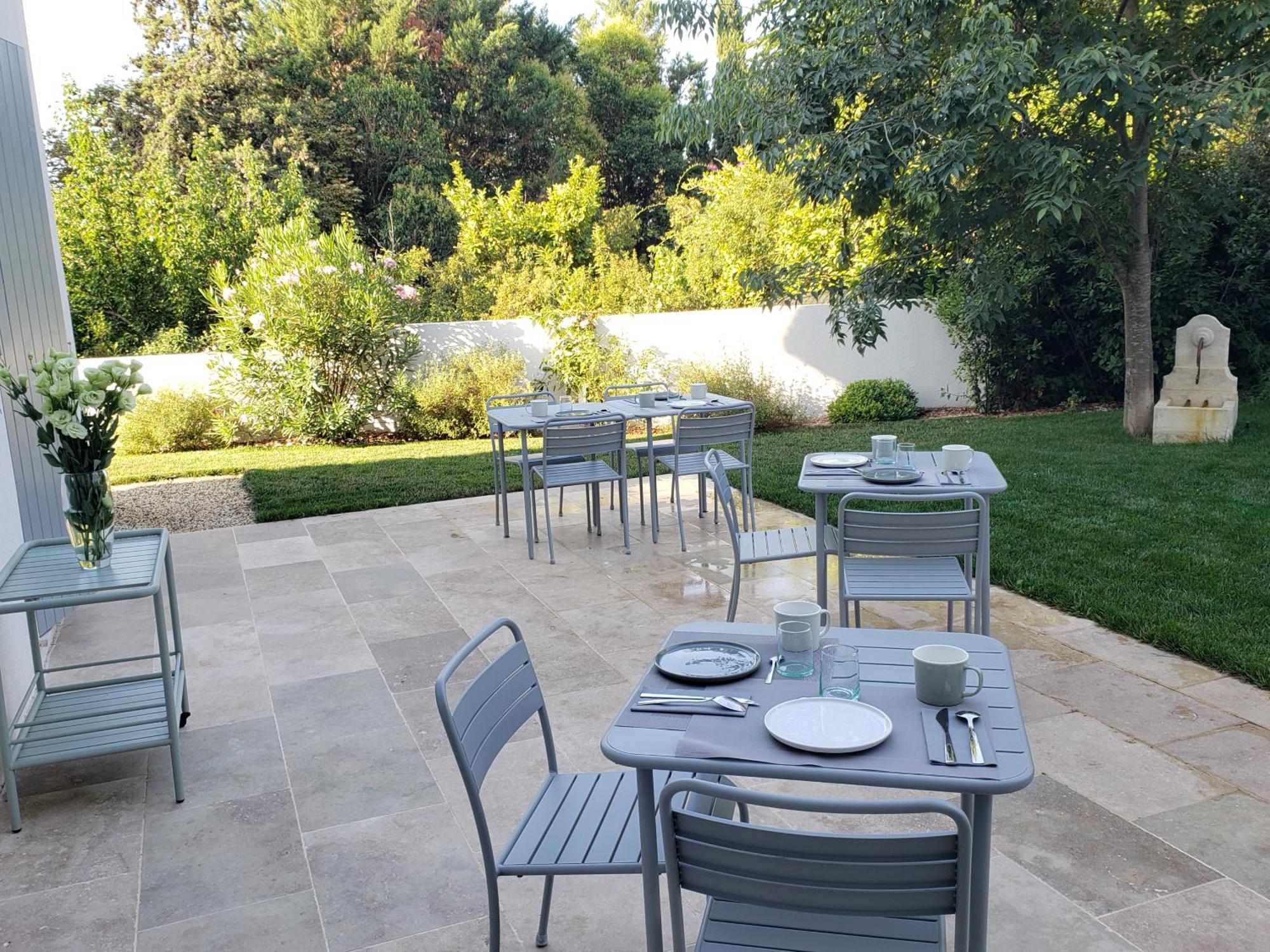La Bastide D'Alix Bed & Breakfast เออกีส์ ภายนอก รูปภาพ
