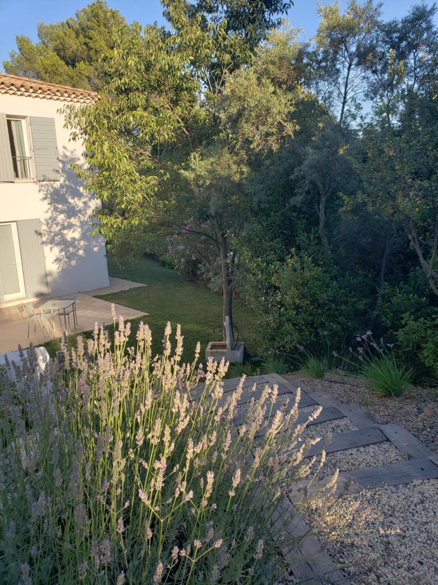 La Bastide D'Alix Bed & Breakfast เออกีส์ ภายนอก รูปภาพ