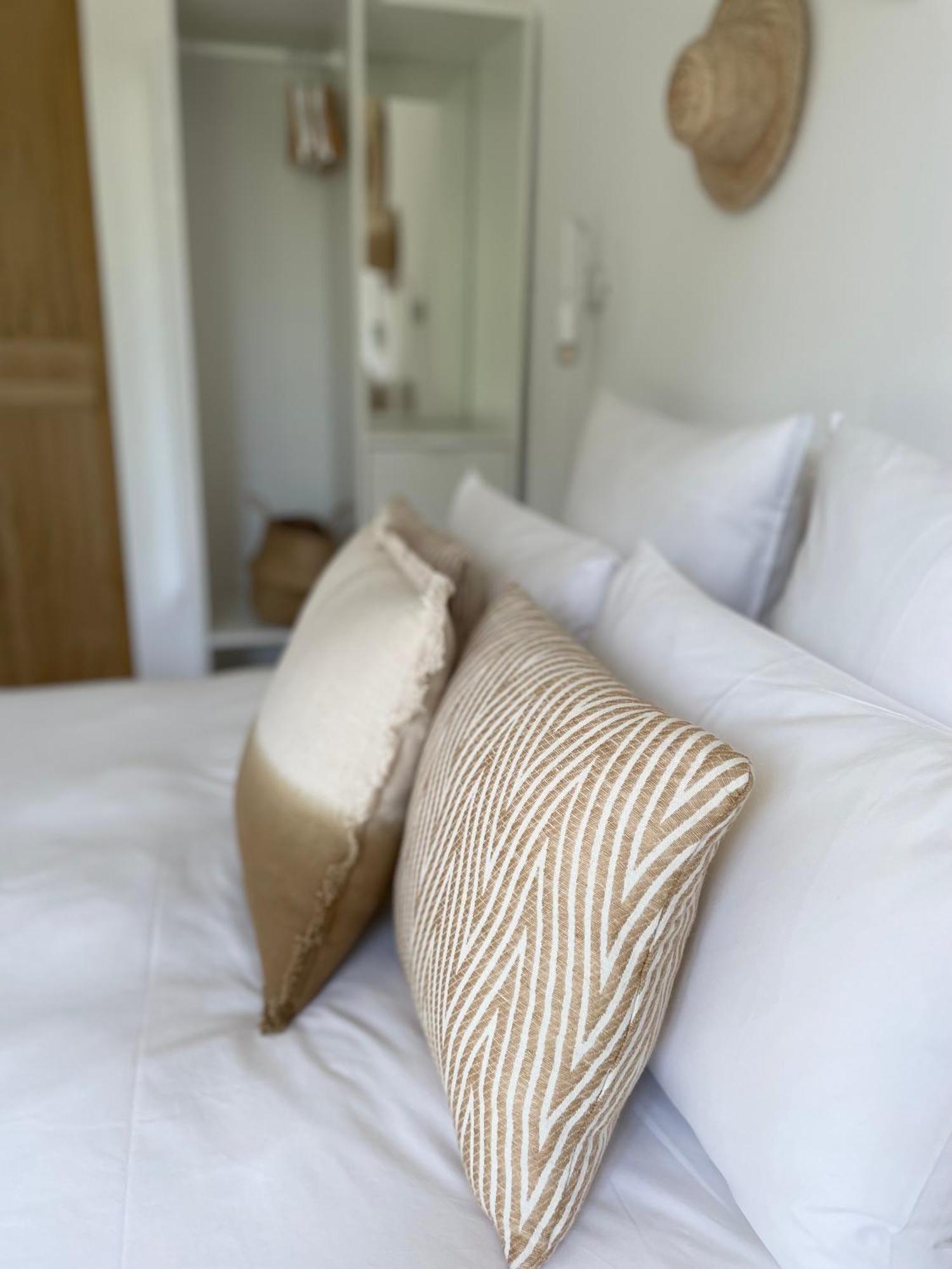 La Bastide D'Alix Bed & Breakfast เออกีส์ ภายนอก รูปภาพ