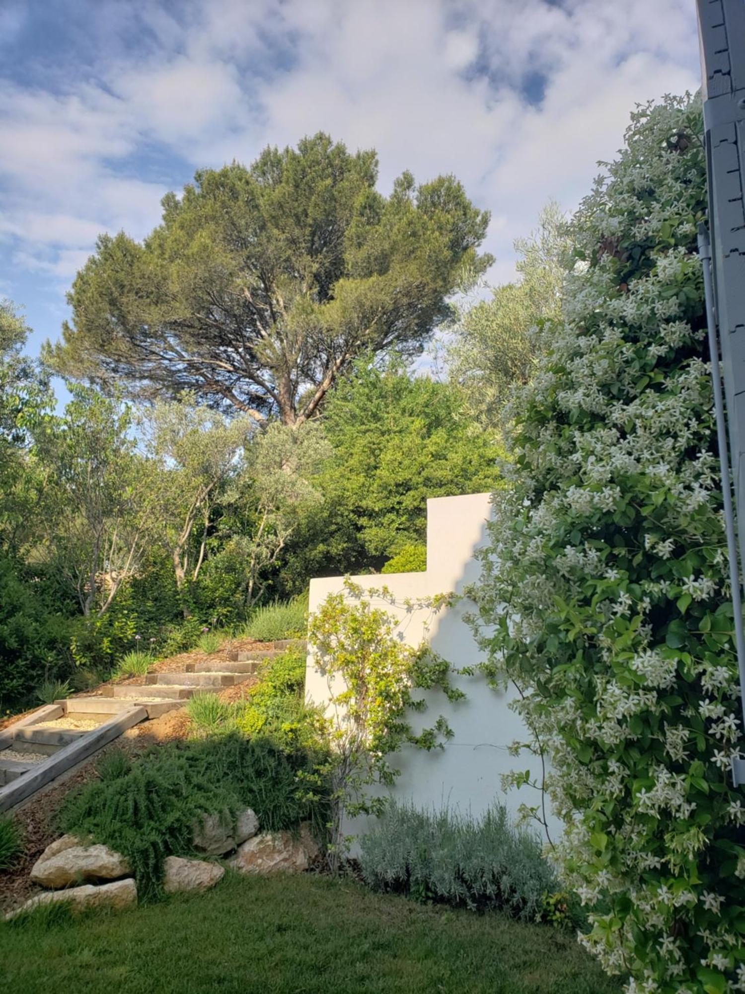 La Bastide D'Alix Bed & Breakfast เออกีส์ ภายนอก รูปภาพ