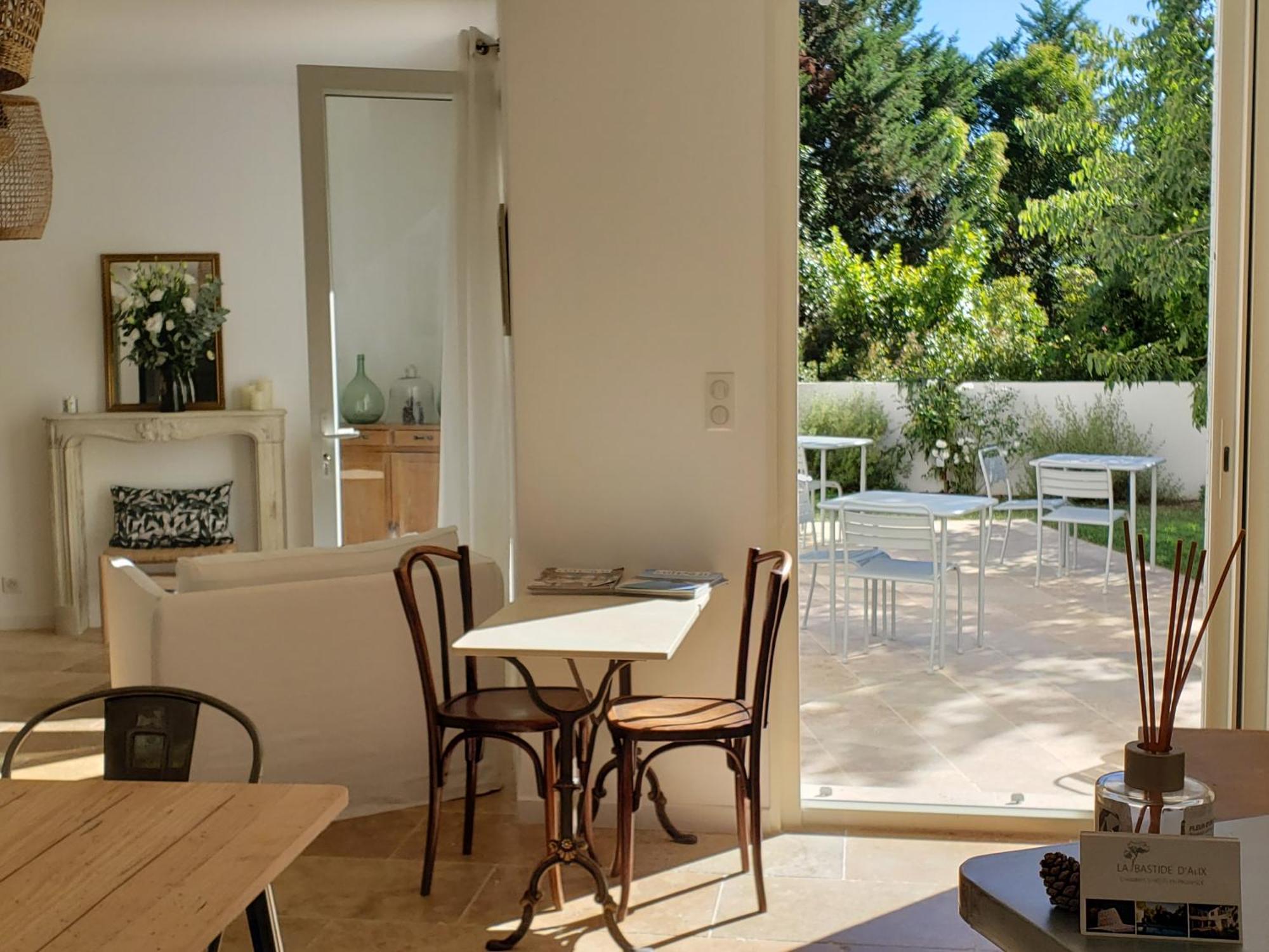 La Bastide D'Alix Bed & Breakfast เออกีส์ ภายนอก รูปภาพ
