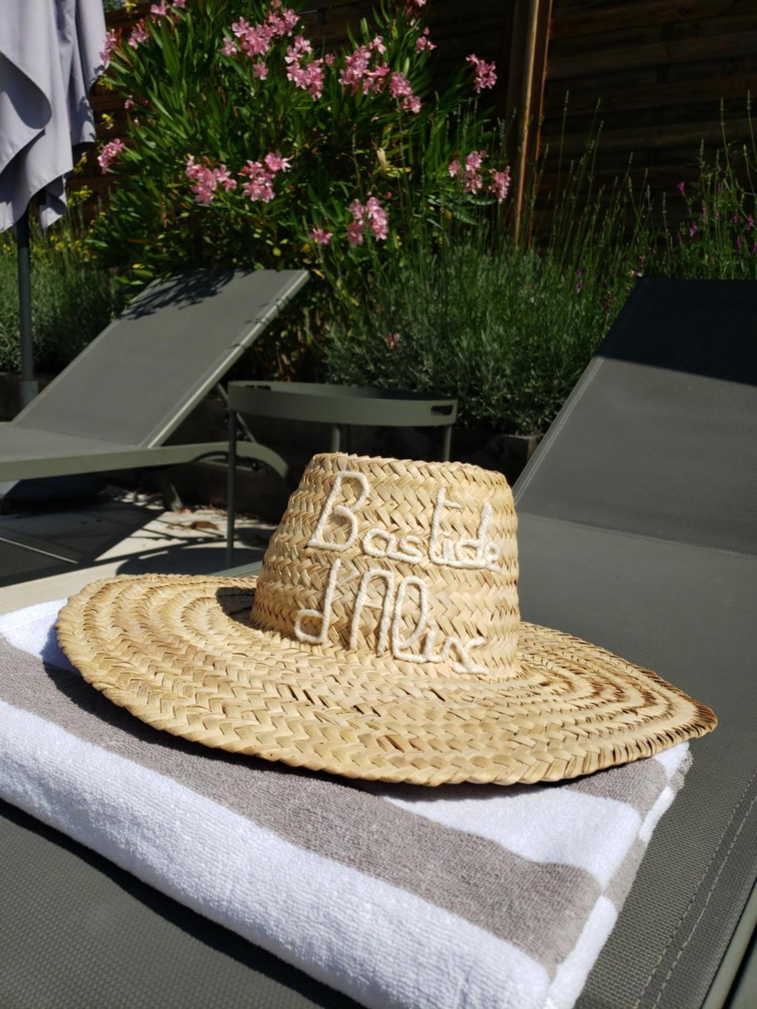 La Bastide D'Alix Bed & Breakfast เออกีส์ ภายนอก รูปภาพ
